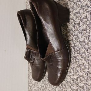 Clark Artisan women's brown leather heels size 8.5